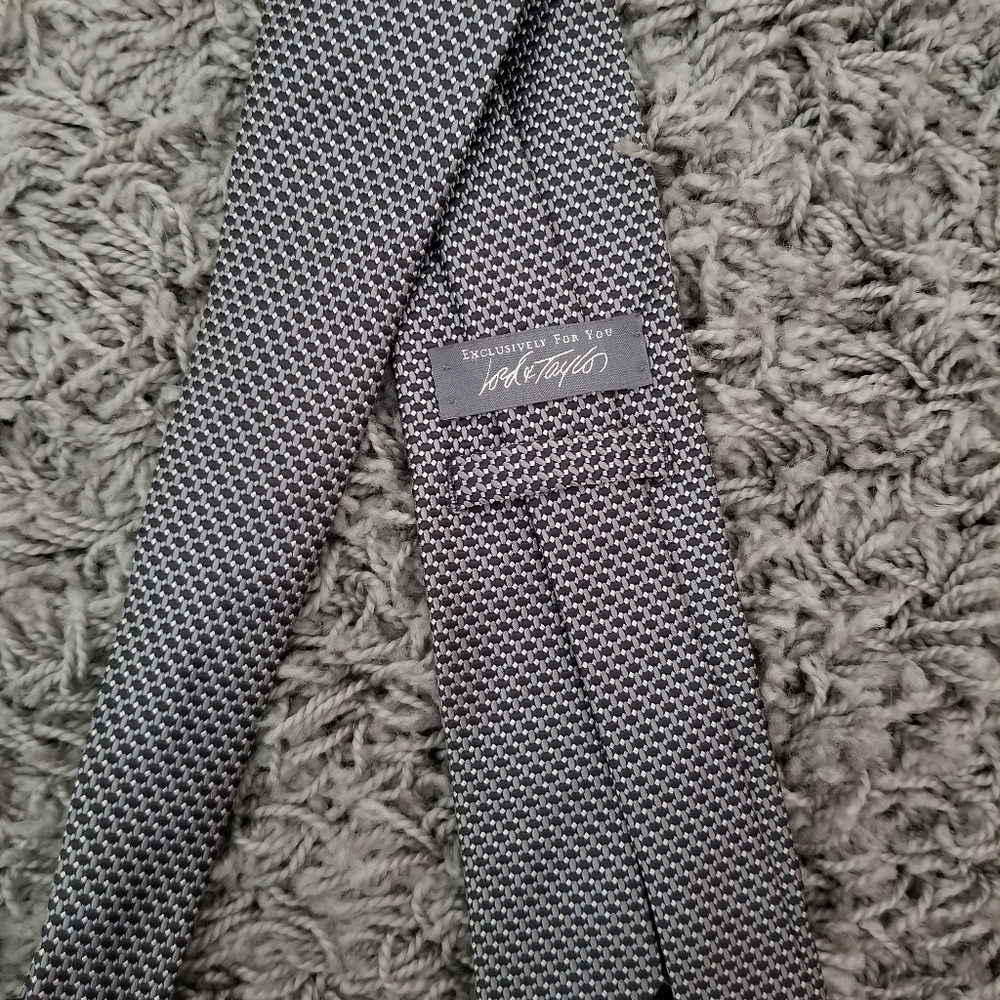 Lord and Taylor tie